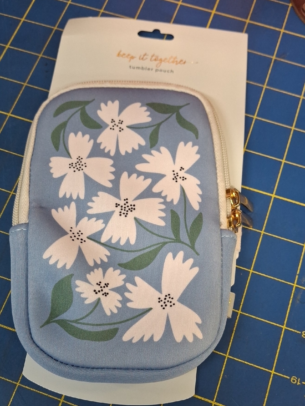 Garven Floral Tumbler Pouch in Light Blue New